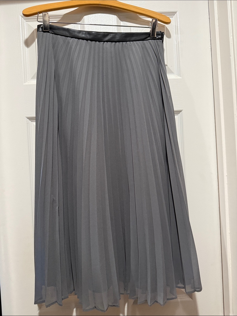 Banana Republic- Women’s Gray Pleated Midi Skirt - Women's Elegant A-Line